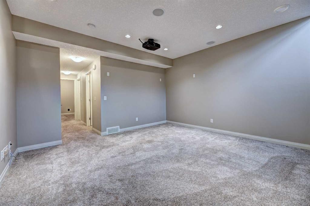 70 Masters Crescent Se, Calgary, AB - Indoor Photo Showing Other Room