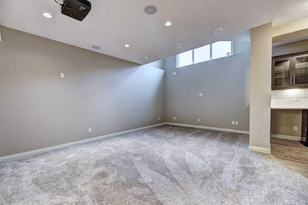 70 Masters Crescent Se, Calgary, AB - Indoor Photo Showing Other Room