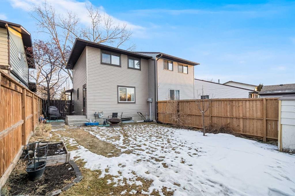 6 Castleglen Road Ne, Calgary, AB - Outdoor With Exterior
