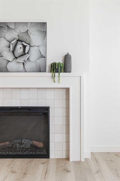 47 Sundown Crescent, Cochrane, AB - Indoor Photo Showing Living Room With Fireplace