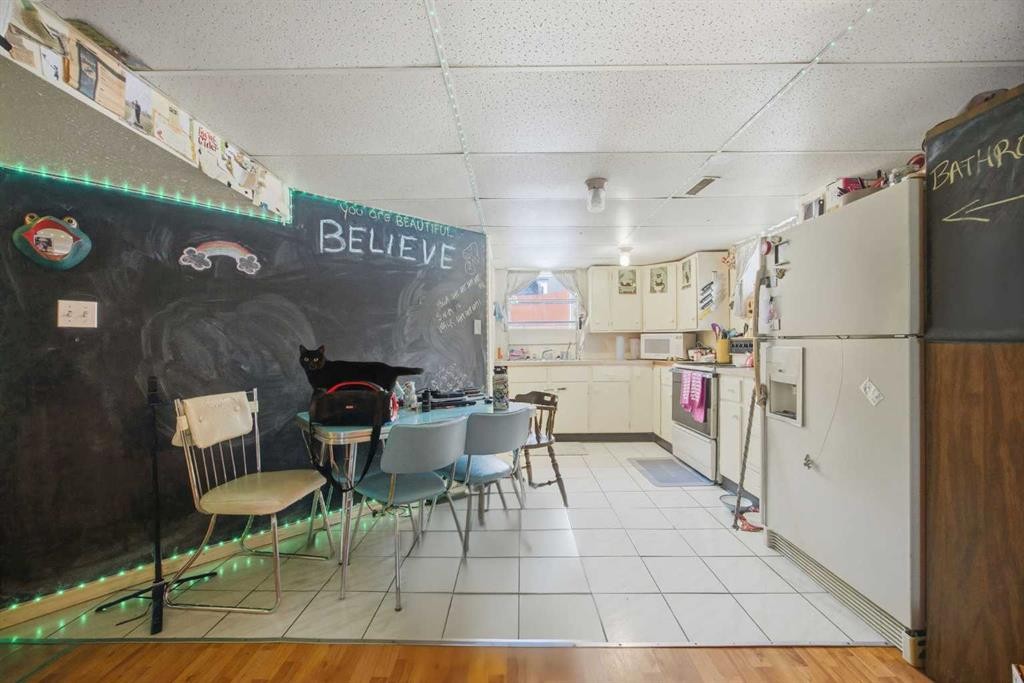 1339 11 Avenue Se, Calgary, AB - Indoor