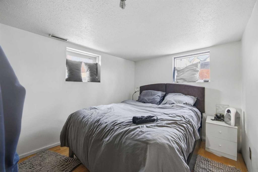 1339 11 Avenue Se, Calgary, AB - Indoor Photo Showing Bedroom