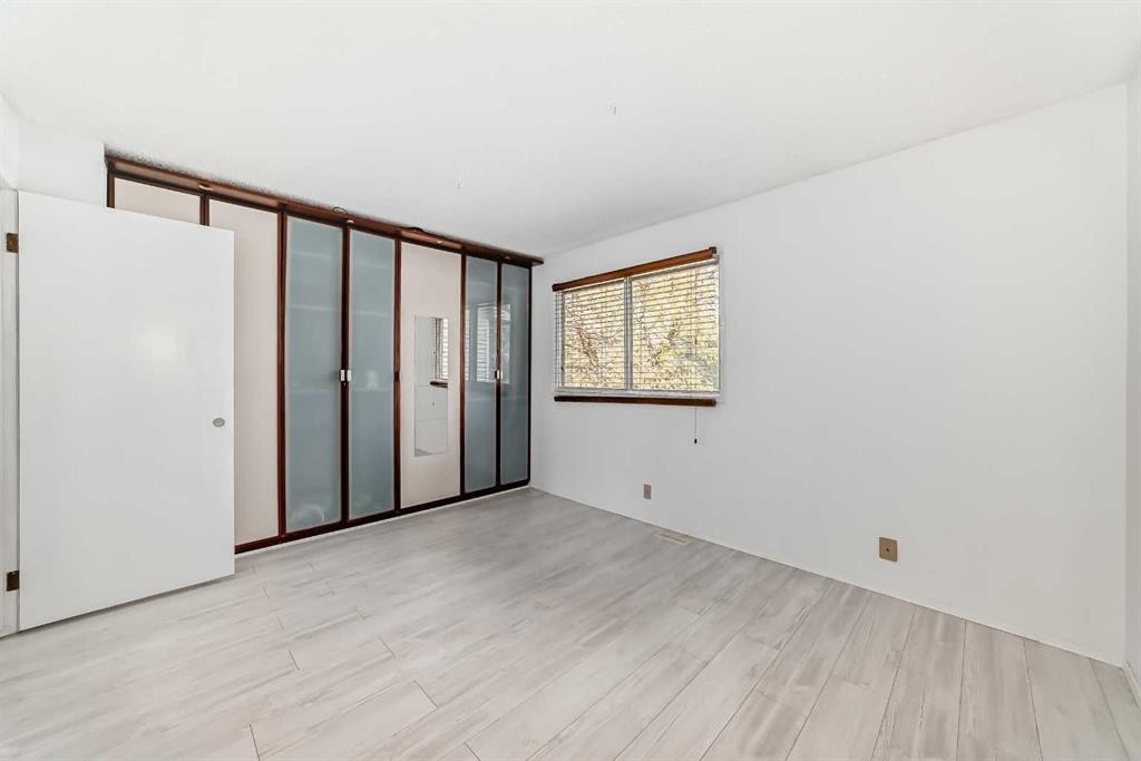 #11-380 Bermuda Drive Nw, Calgary, AB - Indoor Photo Showing Other Room