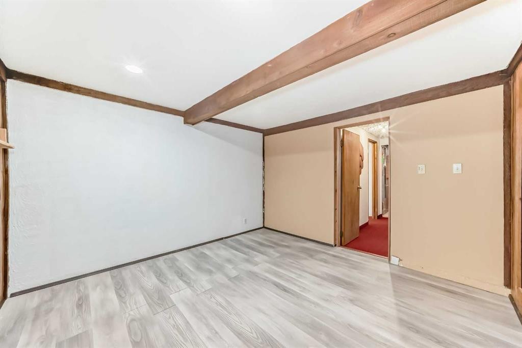 #11-380 Bermuda Drive Nw, Calgary, AB - Indoor Photo Showing Other Room