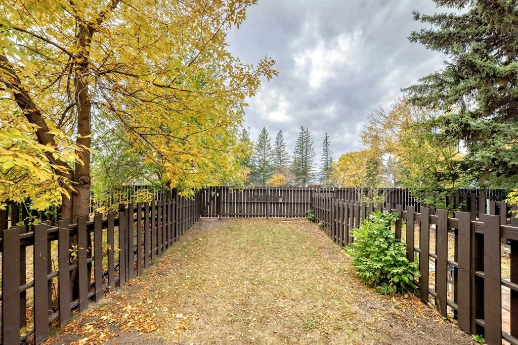 #11-380 Bermuda Drive Nw, Calgary, AB - Outdoor