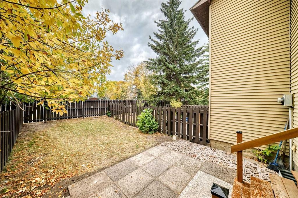 #11-380 Bermuda Drive Nw, Calgary, AB - Outdoor With Exterior