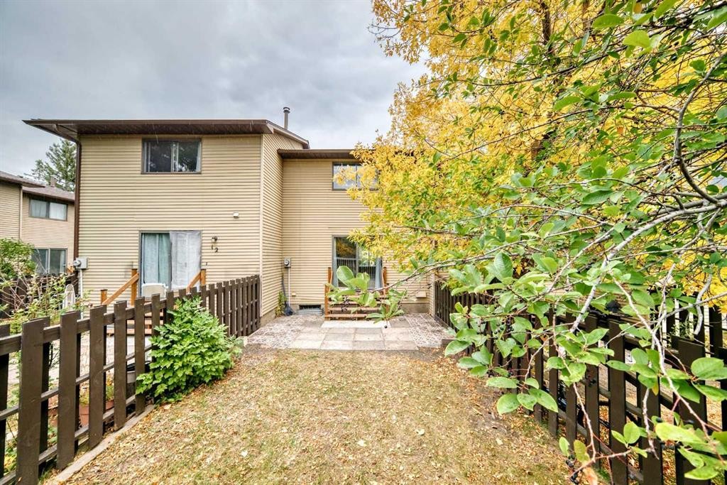 #11-380 Bermuda Drive Nw, Calgary, AB - Outdoor