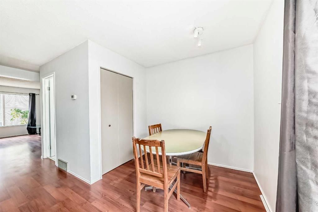 #11-380 Bermuda Drive Nw, Calgary, AB - Indoor Photo Showing Dining Room