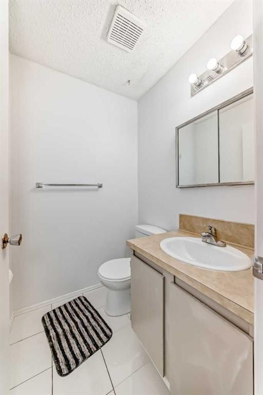 #11-380 Bermuda Drive Nw, Calgary, AB - Indoor Photo Showing Bathroom