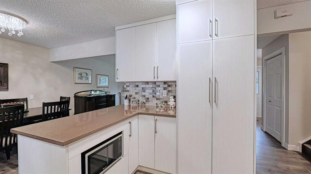 7508 7 Street Nw, Calgary, AB - Indoor Photo Showing Kitchen