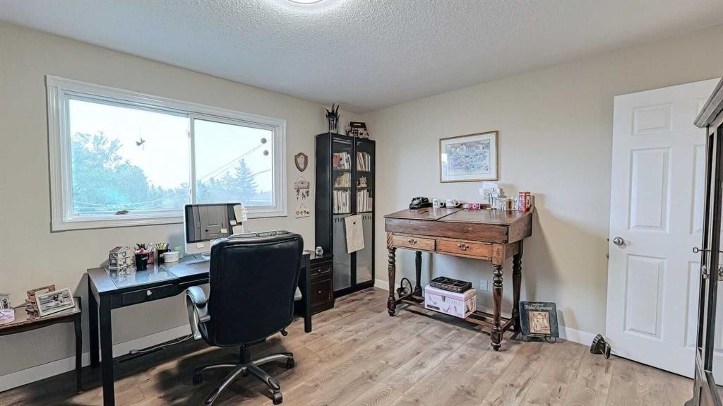 7508 7 Street Nw, Calgary, AB - Indoor Photo Showing Office