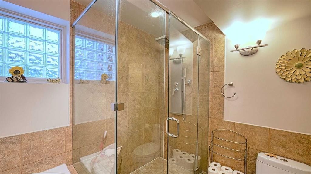 7508 7 Street Nw, Calgary, AB - Indoor Photo Showing Bathroom