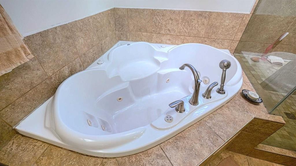 7508 7 Street Nw, Calgary, AB - Indoor Photo Showing Bathroom