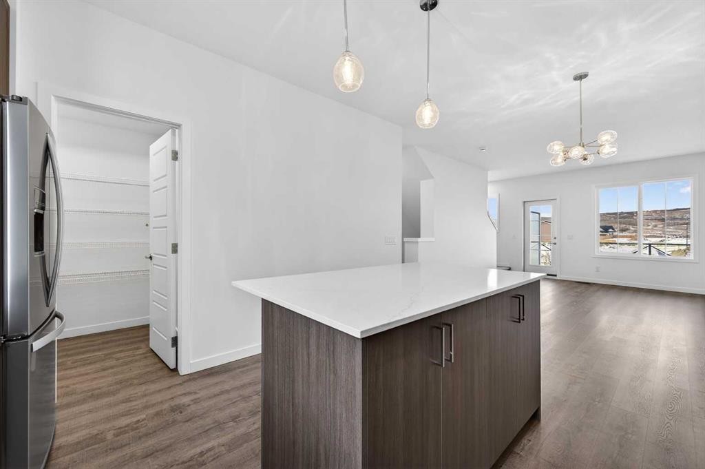 64 Creekside Drive Sw, Calgary, AB - Indoor Photo Showing Kitchen