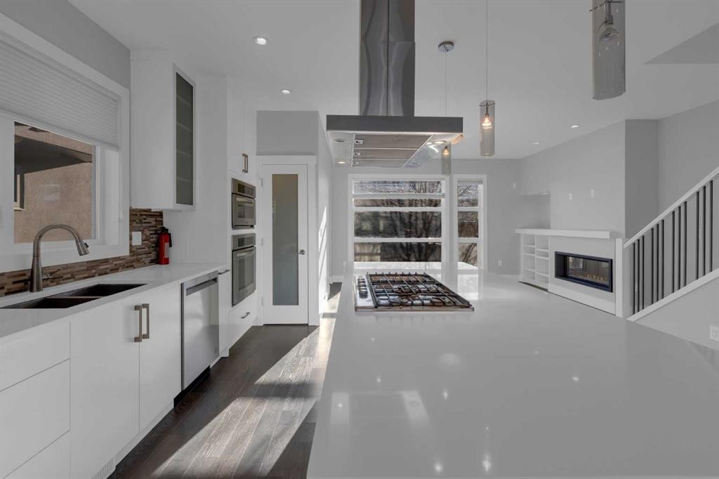 2319 23 Avenue Sw, Calgary, AB - Indoor Photo Showing Kitchen With Double Sink With Upgraded Kitchen