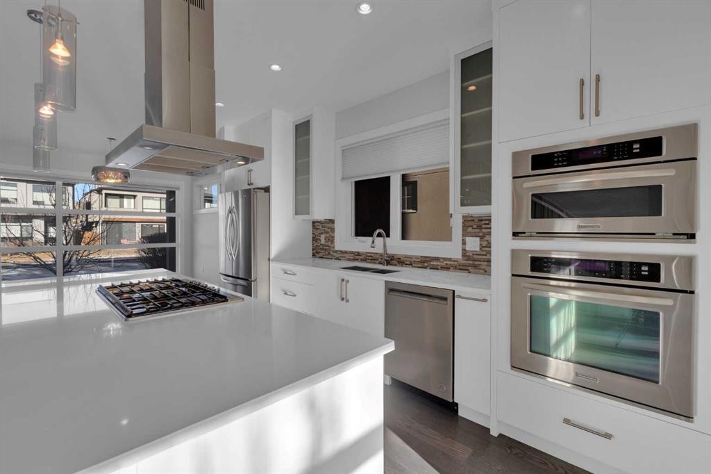 2319 23 Avenue Sw, Calgary, AB - Indoor Photo Showing Kitchen With Upgraded Kitchen