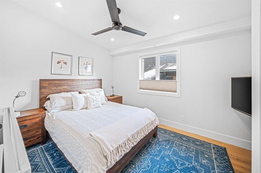 4-810 3Rd Street, Canmore, AB - Indoor Photo Showing Bedroom