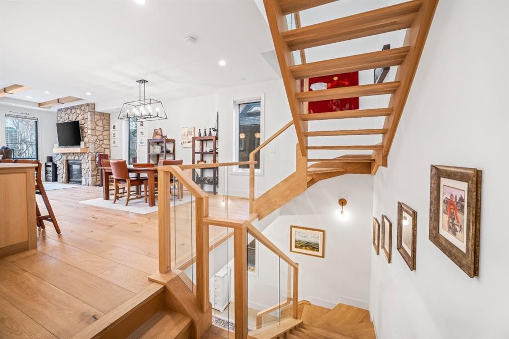 4-810 3Rd Street, Canmore, AB - Indoor Photo Showing Other Room