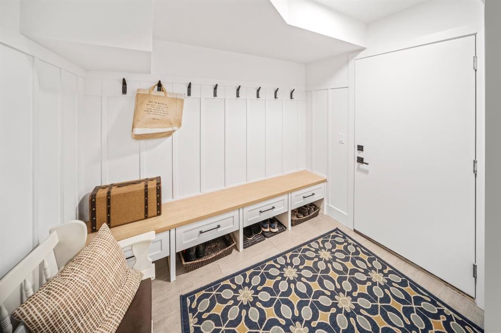 4-810 3Rd Street, Canmore, AB - Indoor Photo Showing Other Room