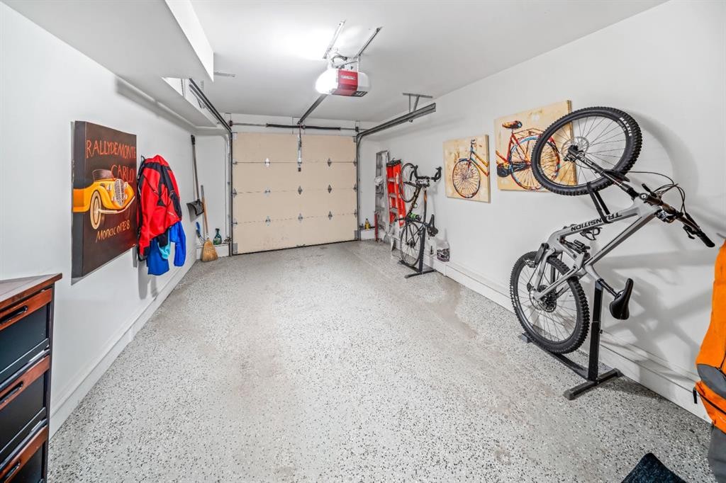 4-810 3Rd Street, Canmore, AB - Indoor Photo Showing Garage