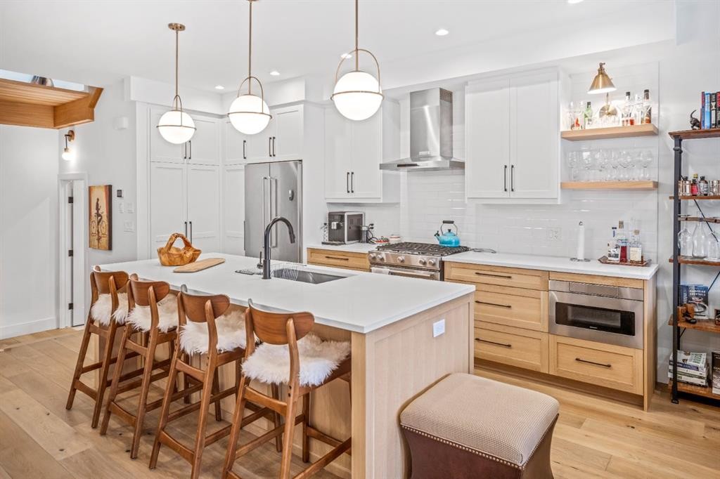 4-810 3Rd Street, Canmore, AB - Indoor Photo Showing Kitchen With Upgraded Kitchen