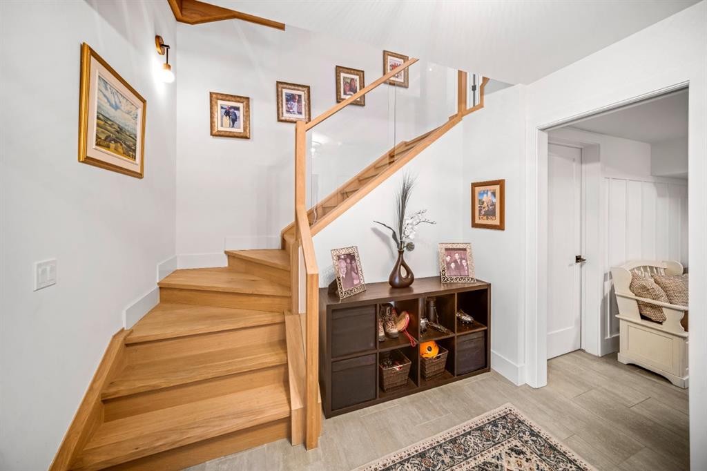 4-810 3Rd Street, Canmore, AB - Indoor Photo Showing Other Room