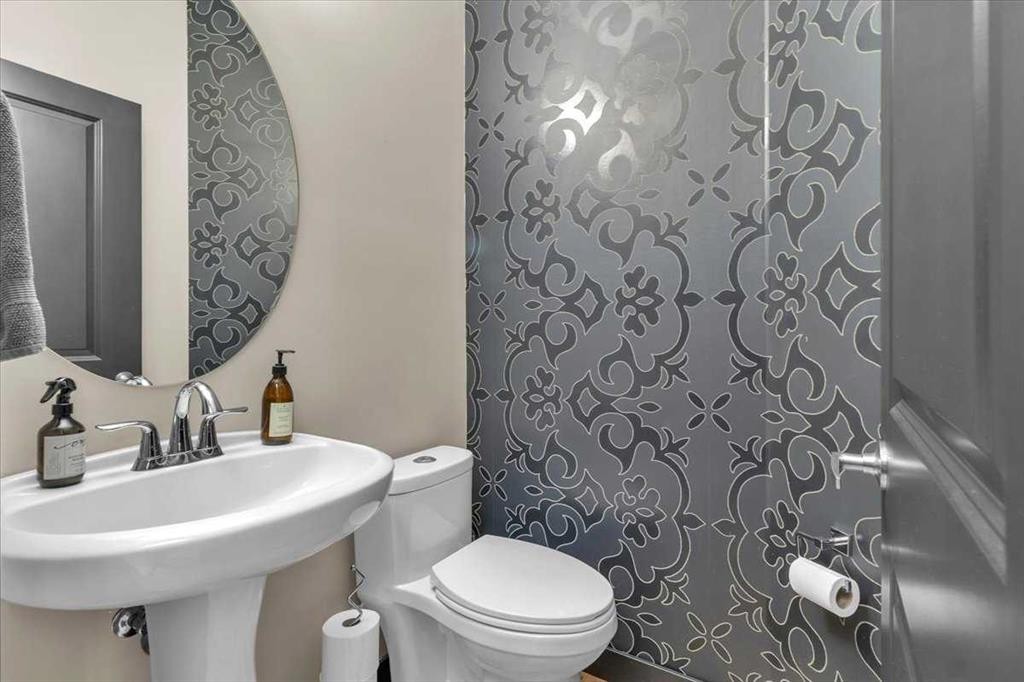 58 Valley Pointe Way Nw, Calgary, AB - Indoor Photo Showing Bathroom