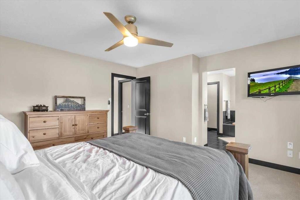 58 Valley Pointe Way Nw, Calgary, AB - Indoor Photo Showing Bedroom