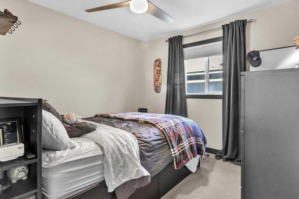 58 Valley Pointe Way Nw, Calgary, AB - Indoor Photo Showing Bedroom