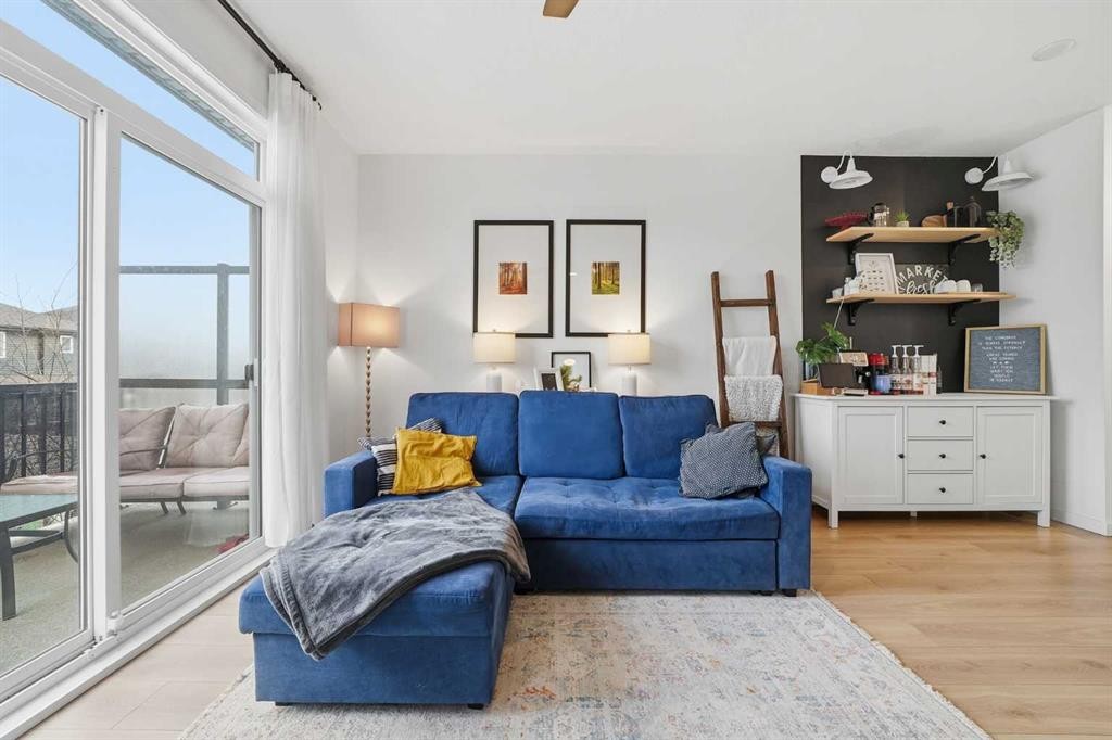 93 Walgrove Common Se, Calgary, AB - Indoor Photo Showing Living Room