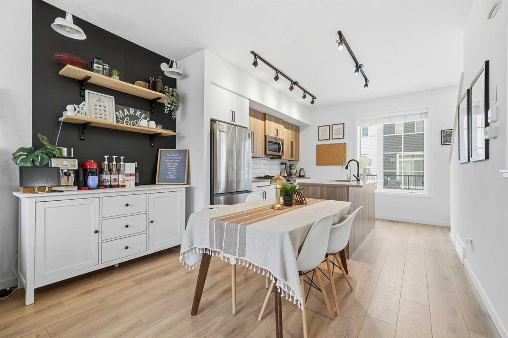 93 Walgrove Common Se, Calgary, AB - Indoor Photo Showing Dining Room