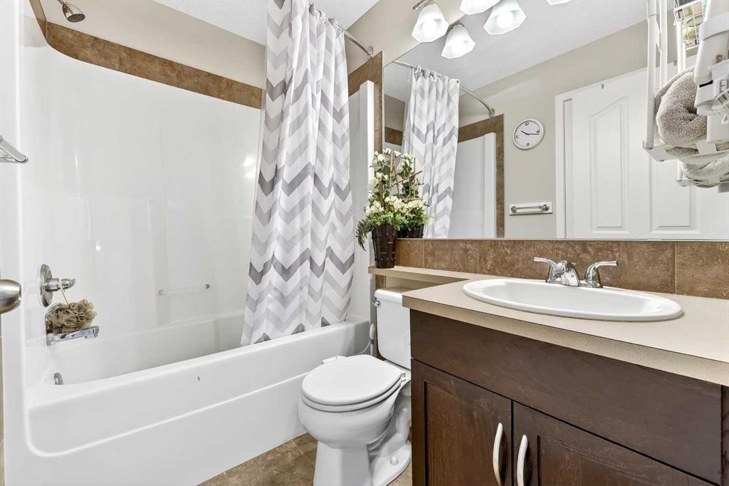 336 Cranberry Circle Se, Calgary, AB - Indoor Photo Showing Bathroom