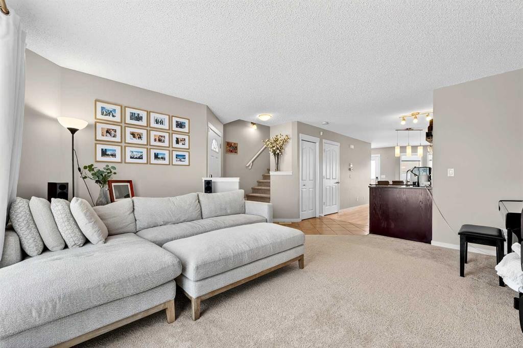 336 Cranberry Circle Se, Calgary, AB - Indoor Photo Showing Living Room