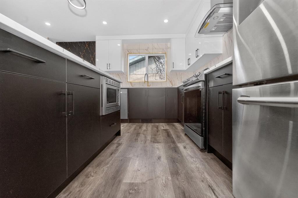 432 Ogden Drive Se, Calgary, AB - Indoor Photo Showing Kitchen