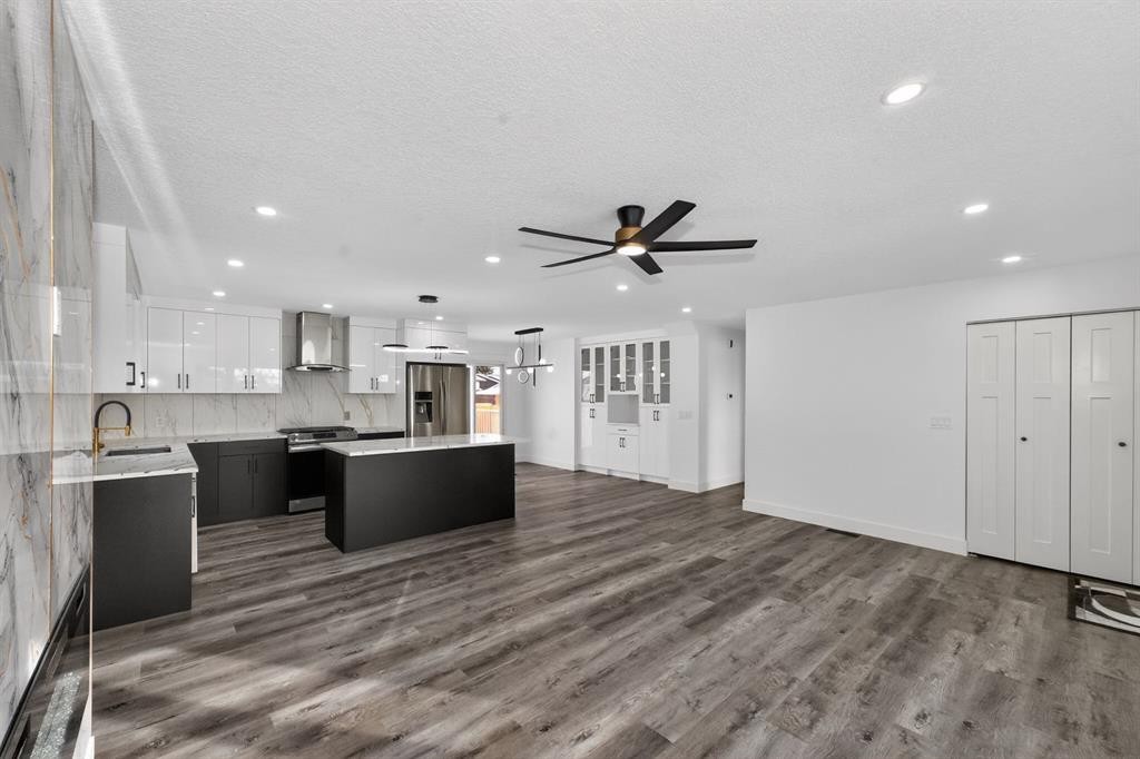 432 Ogden Drive Se, Calgary, AB - Indoor Photo Showing Kitchen