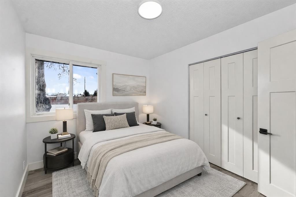 432 Ogden Drive Se, Calgary, AB - Indoor Photo Showing Bedroom