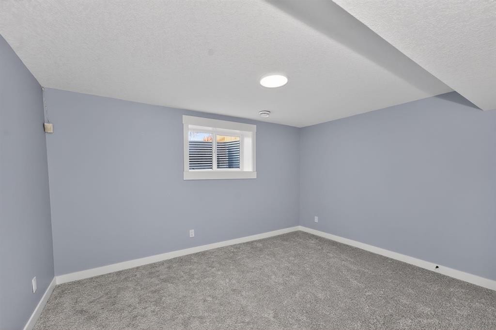 432 Ogden Drive Se, Calgary, AB - Indoor Photo Showing Other Room
