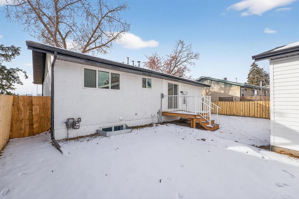 432 Ogden Drive Se, Calgary, AB - Outdoor With Exterior