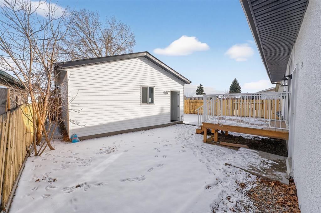 432 Ogden Drive Se, Calgary, AB - Outdoor With Exterior