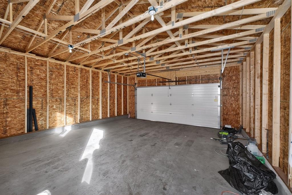 432 Ogden Drive Se, Calgary, AB - Indoor Photo Showing Garage