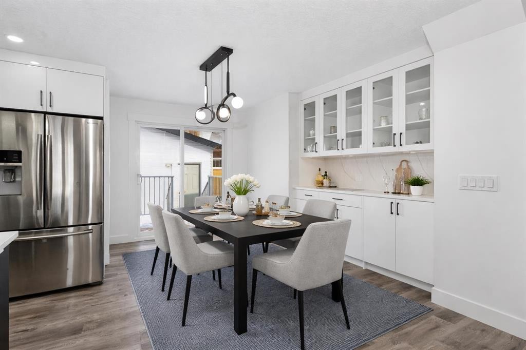 432 Ogden Drive Se, Calgary, AB - Indoor Photo Showing Dining Room
