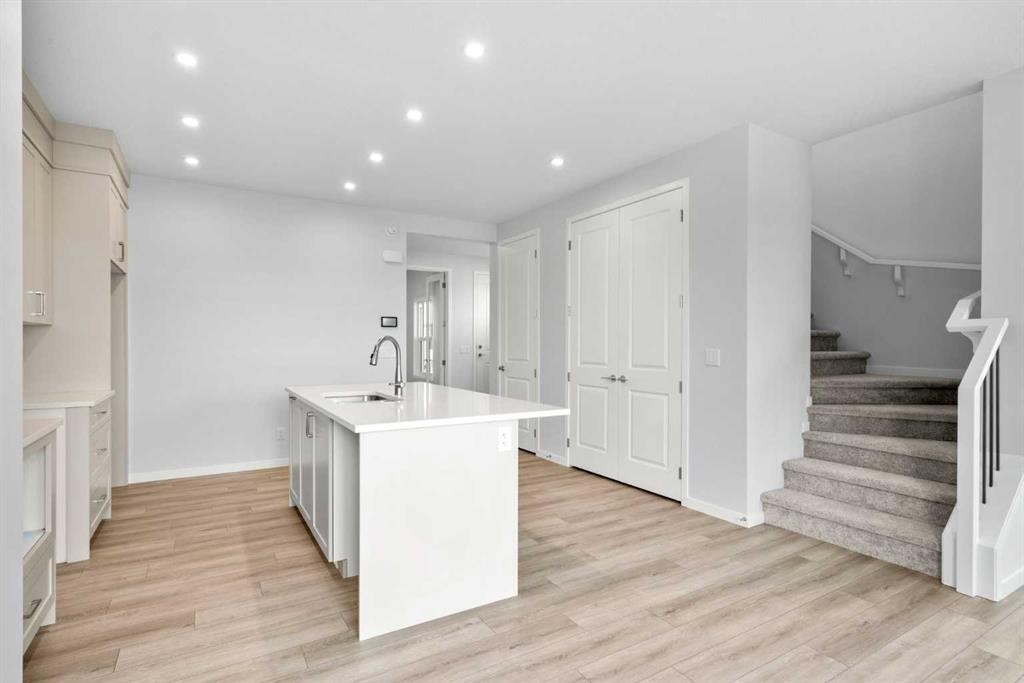 659 Buffaloberry Manor Se, Calgary, AB - Indoor Photo Showing Kitchen