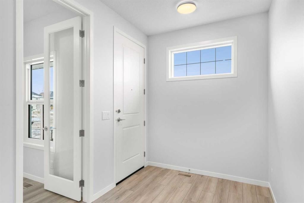 659 Buffaloberry Manor Se, Calgary, AB - Indoor Photo Showing Other Room