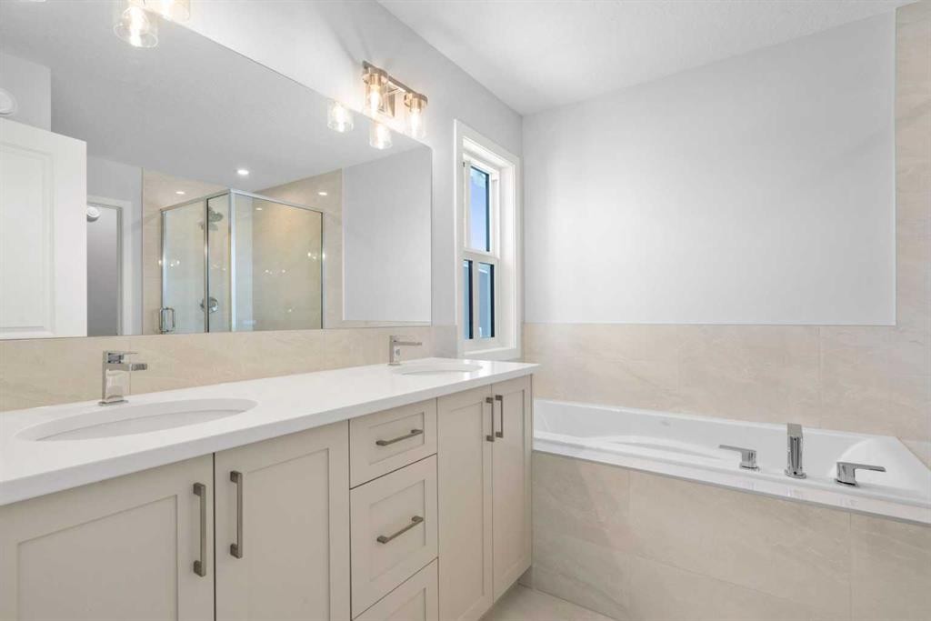 659 Buffaloberry Manor Se, Calgary, AB - Indoor Photo Showing Bathroom