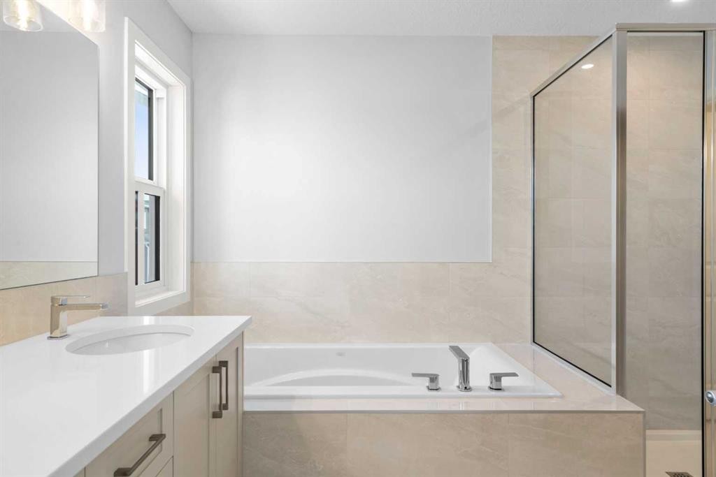 659 Buffaloberry Manor Se, Calgary, AB - Indoor Photo Showing Bathroom