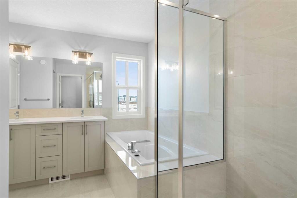 659 Buffaloberry Manor Se, Calgary, AB - Indoor Photo Showing Bathroom