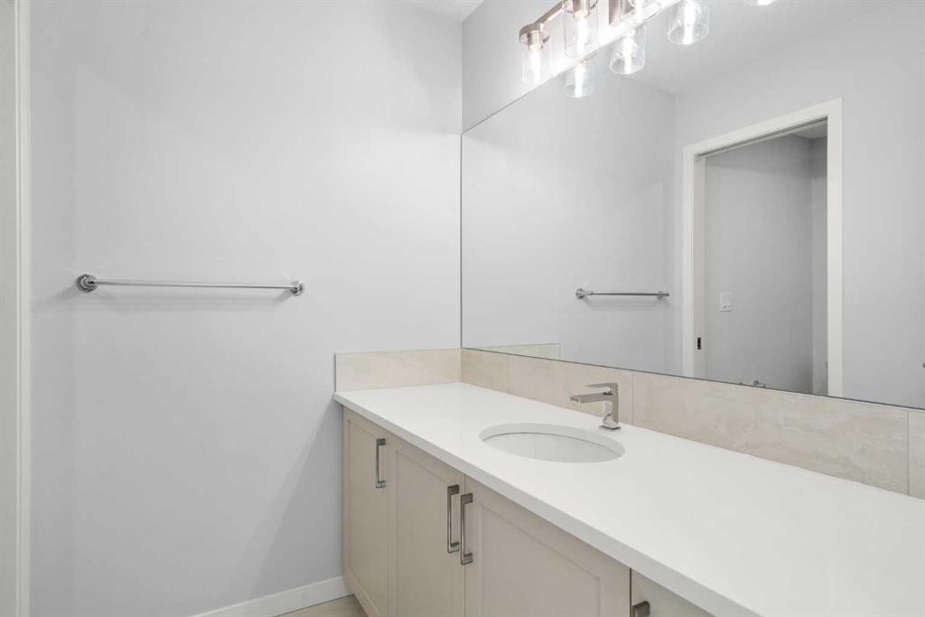 659 Buffaloberry Manor Se, Calgary, AB - Indoor Photo Showing Bathroom