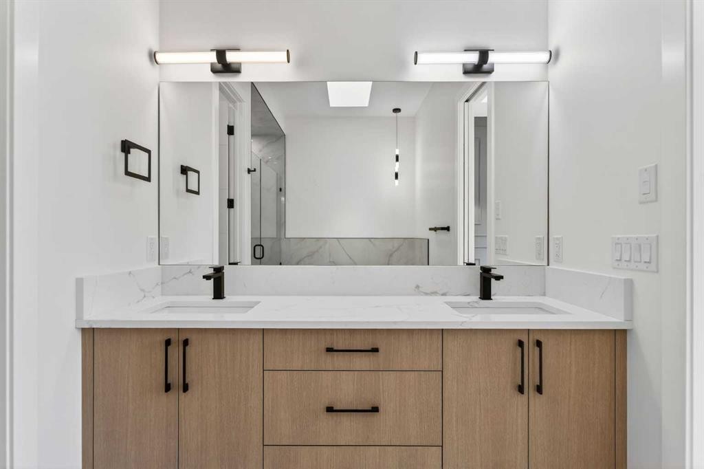 32 Lakes Estates Circle, Strathmore, AB - Indoor Photo Showing Bathroom