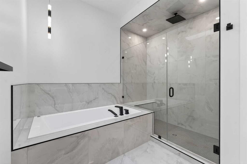 32 Lakes Estates Circle, Strathmore, AB - Indoor Photo Showing Bathroom