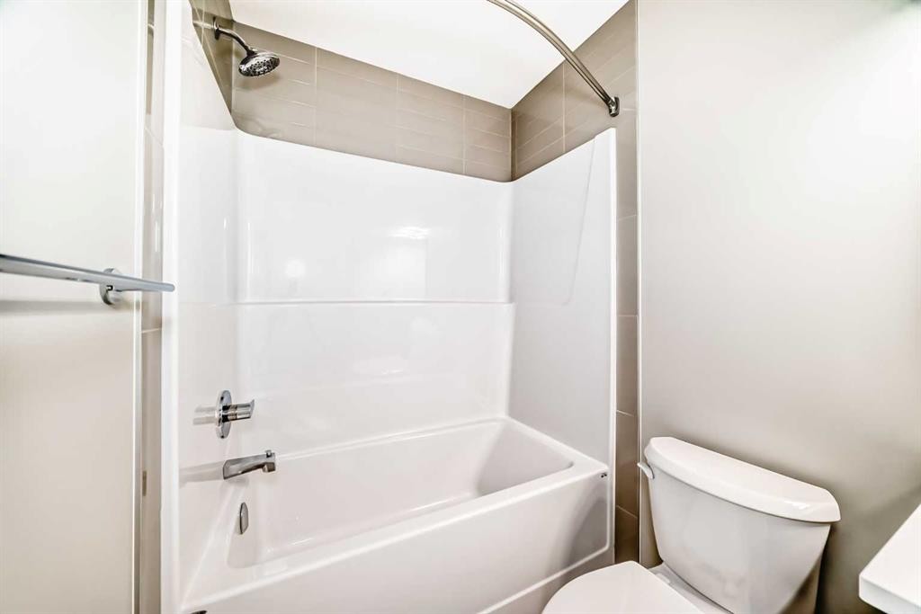 123 Sawgrass Gate Nw, Airdrie, AB - Indoor Photo Showing Bathroom